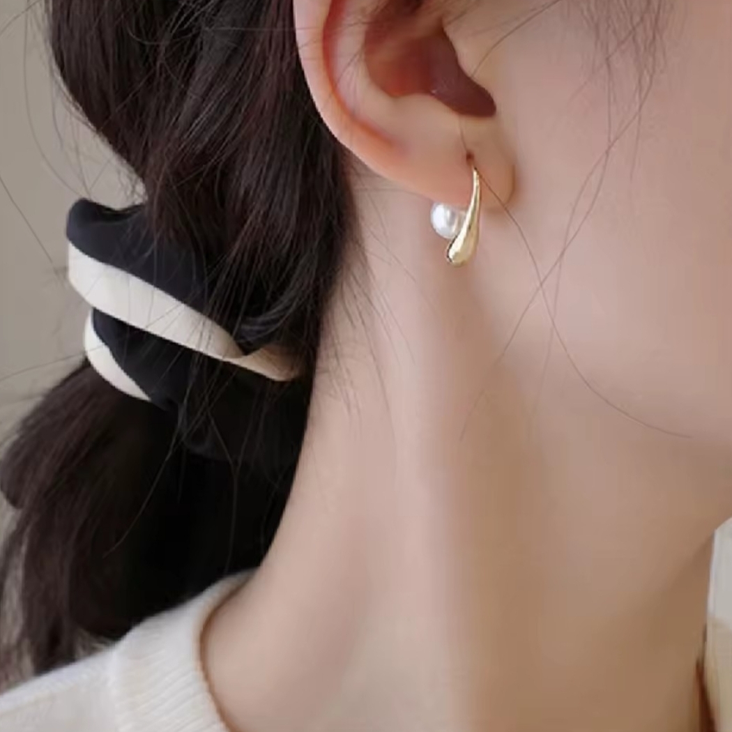 18 Kt Gold Over Titanium Pearl Earrings